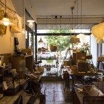 高松にオープンした小さな書店「touca books」。 